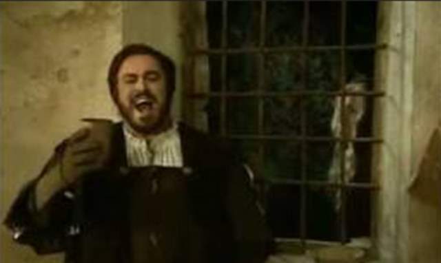 Luciano Pavarotti - La Donna È Mobile