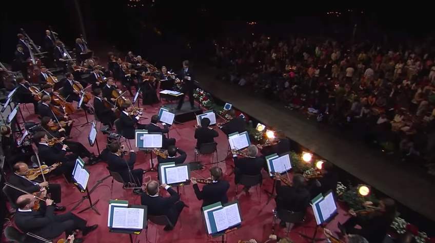 Berlin Philharmonic Orchestra plays Hora Staccato