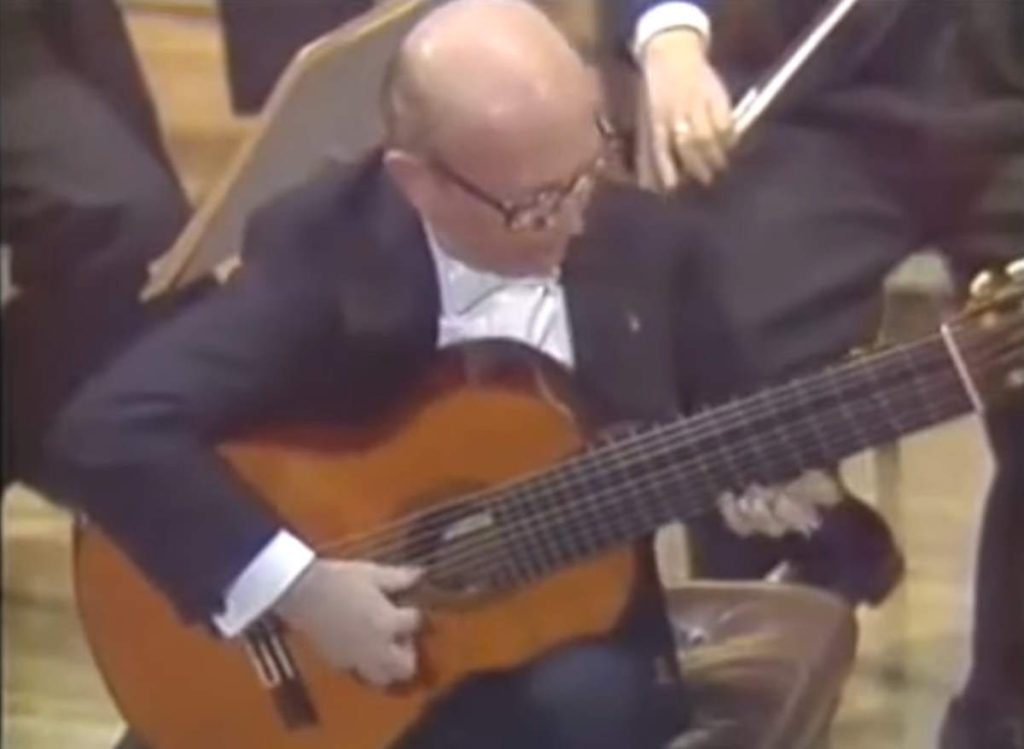 Narciso Yepes performs Joaquín Rodrigo Fantasía para un gentilhombre (English translation: Fantasia for a Gentleman)