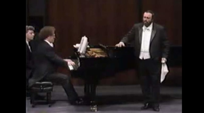 Pavarotti sings Un'aura amorosa (Mozart)