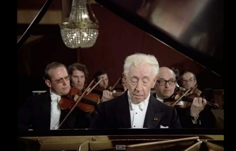 Arthur Rubinstein plays Grieg's Piano Concerto
