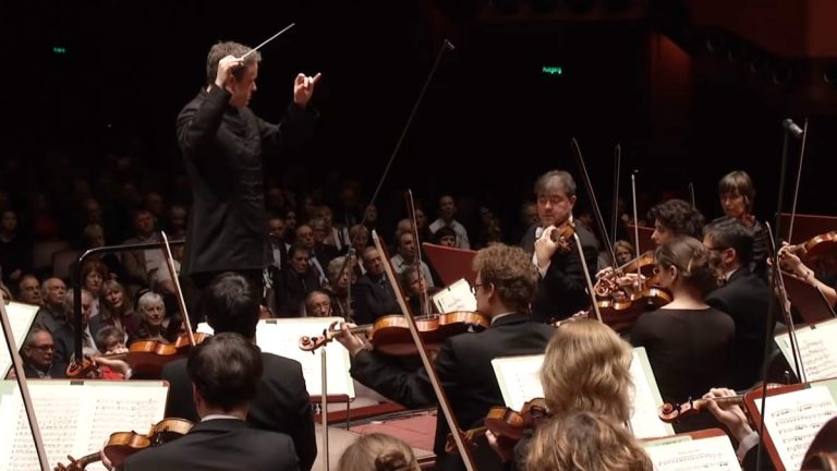Conducted by Julian Kuerti, the hr-Sinfonieorchester performs Rimsky-Korsakov Scheherazade, Op. 35