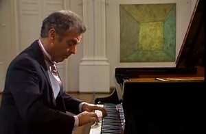 Daniel Barenboim plays Mozart's Piano Sonata No. 10