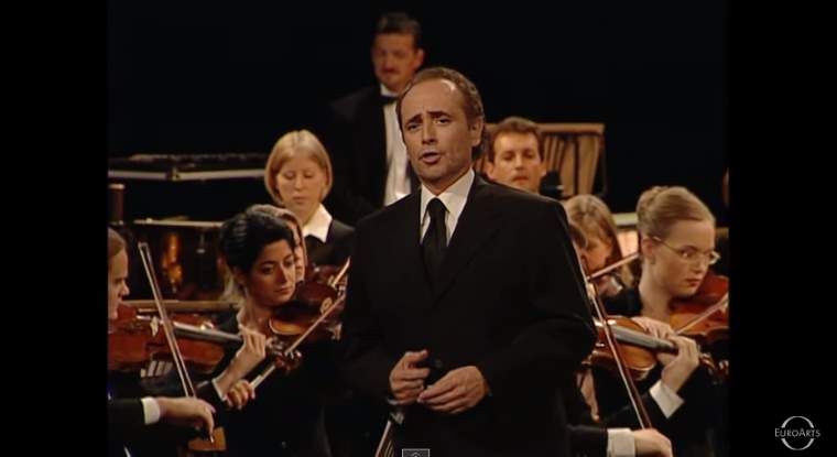 José Carreras sings "Hine E Hine", a Māori lullaby