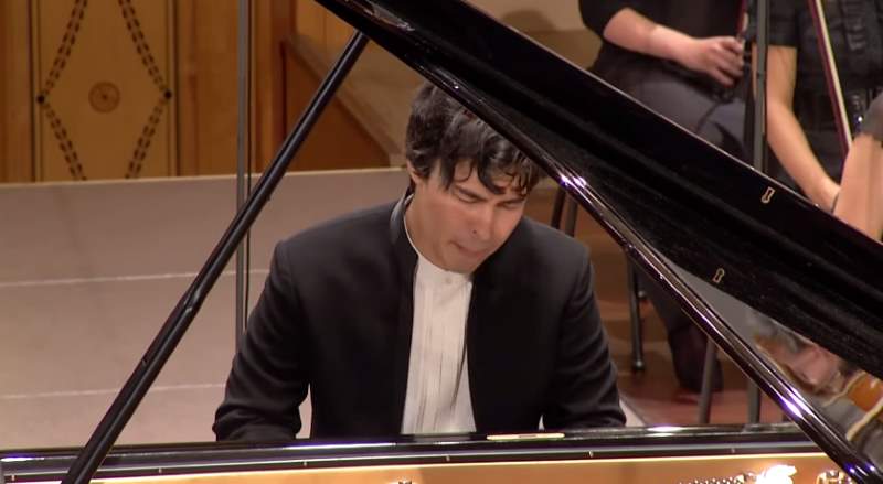 Christopher Park performs Mozart's Piano Concerto No. 20