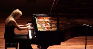 Valentina Lisitsa plays Liszt's Hungarian Rhapsody No. 2