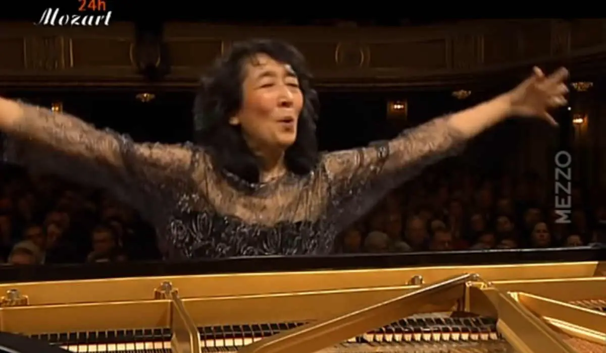 Mitsuko Uchida performs Wolfgang Amadeus Mozart Piano Concerto No. 20