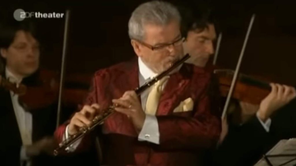 Accompanied by the Italian chamber orchestra I Solisti Veneti, Irish virtuoso flute player Sir James Galway performs Flute Concerto No. 3 in D major, RV 428 [Il gardellino] by Antonio Vivaldi