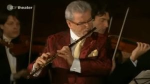 Accompanied by the Italian chamber orchestra I Solisti Veneti, Irish virtuoso flute player Sir James Galway performs Flute Concerto No. 3 in D major, RV 428 [Il gardellino] by Antonio Vivaldi