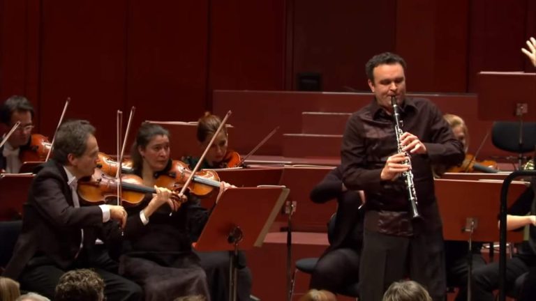 Jörg Widmann performs Mozart Clarinet Concerto