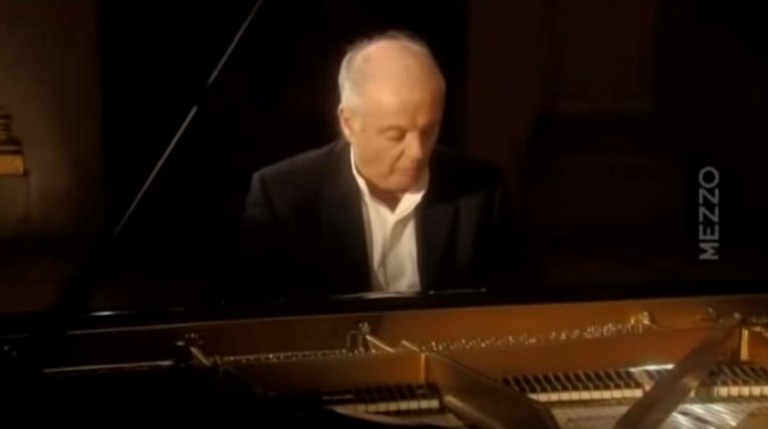 Daniel Barenboim plays Beethoven Piano Sonata No. 26