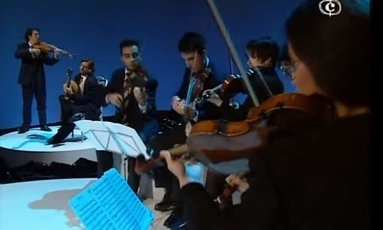 Il Giardino Armonico plays Vivaldi's Concerto for Viola d'amore and Lute, RV 540