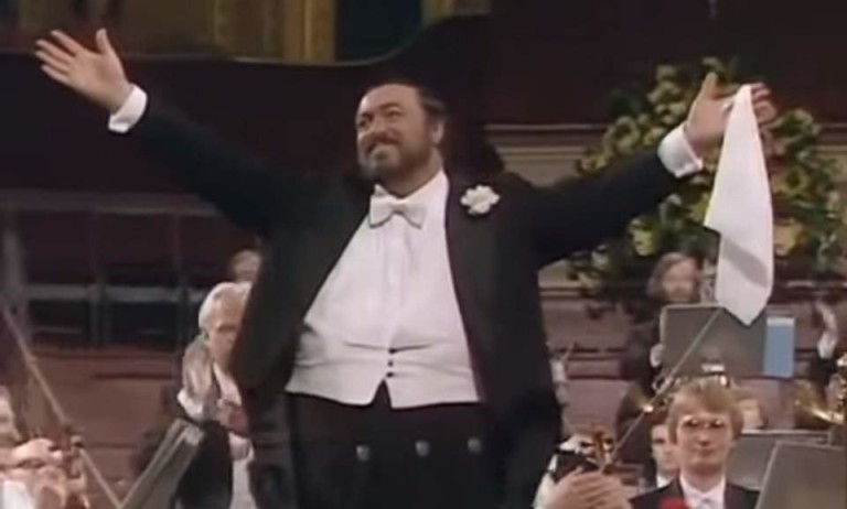 Pavarotti (London, 1982)