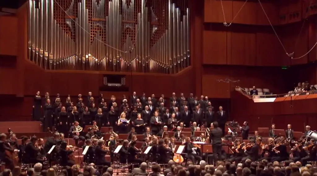 hr-Sinfonieorchester and MDR Rundfunkchor perform Beethoven's Symphony No. 9