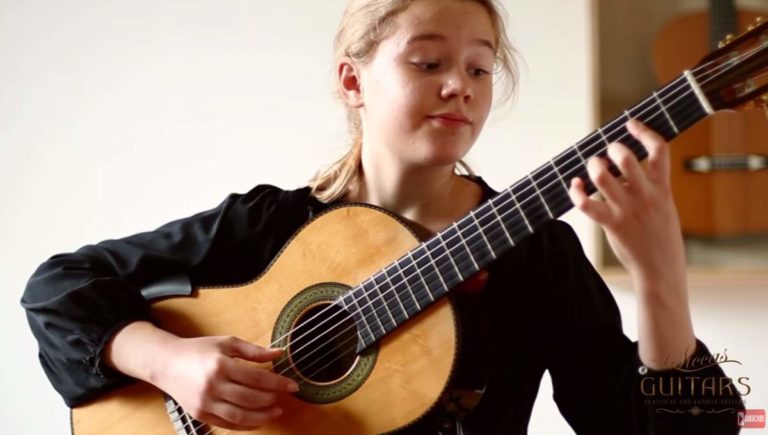 Leonora Spangenberger plays Bach