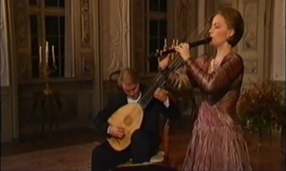 Michala Petri and Lars Hannibal plays Bach Flute Sonata
