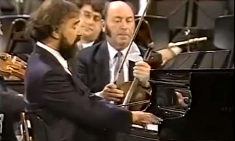 Radu Lupu performs Mozart - Piano Concerto No. 23