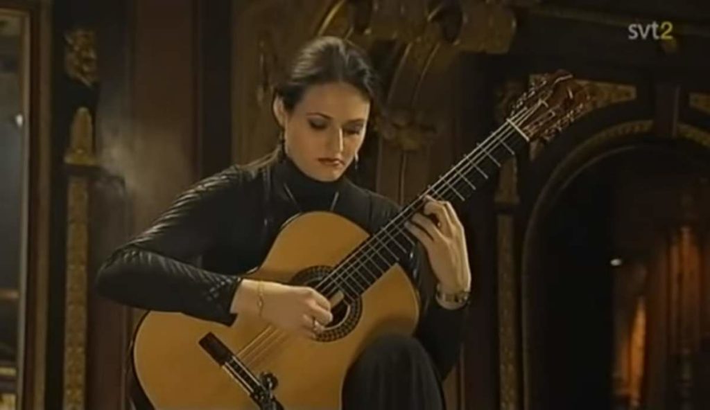 Anabel Montesinos Anabel Montesinos plays Asturias by Albéniz