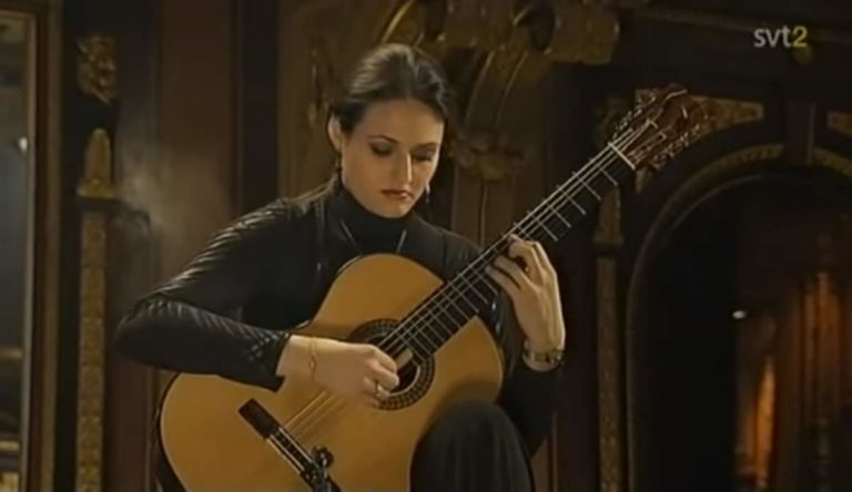 Anabel Montesinos plays Asturias by Albéniz