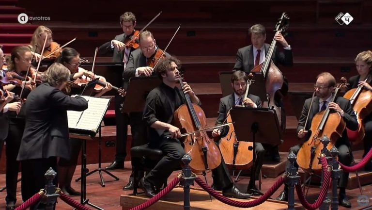 Nicolas Altstaedt performs Schumann Cello Concerto