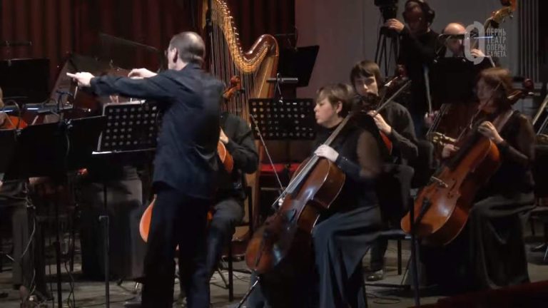 Conducted by Valeriy Platonov, the Perm Opera and Ballet Theatre Orchestra performs Mozart Symphony No. 20