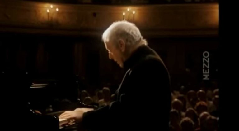 Daniel Barenboim plays Beethoven's Piano Sonata No. 27