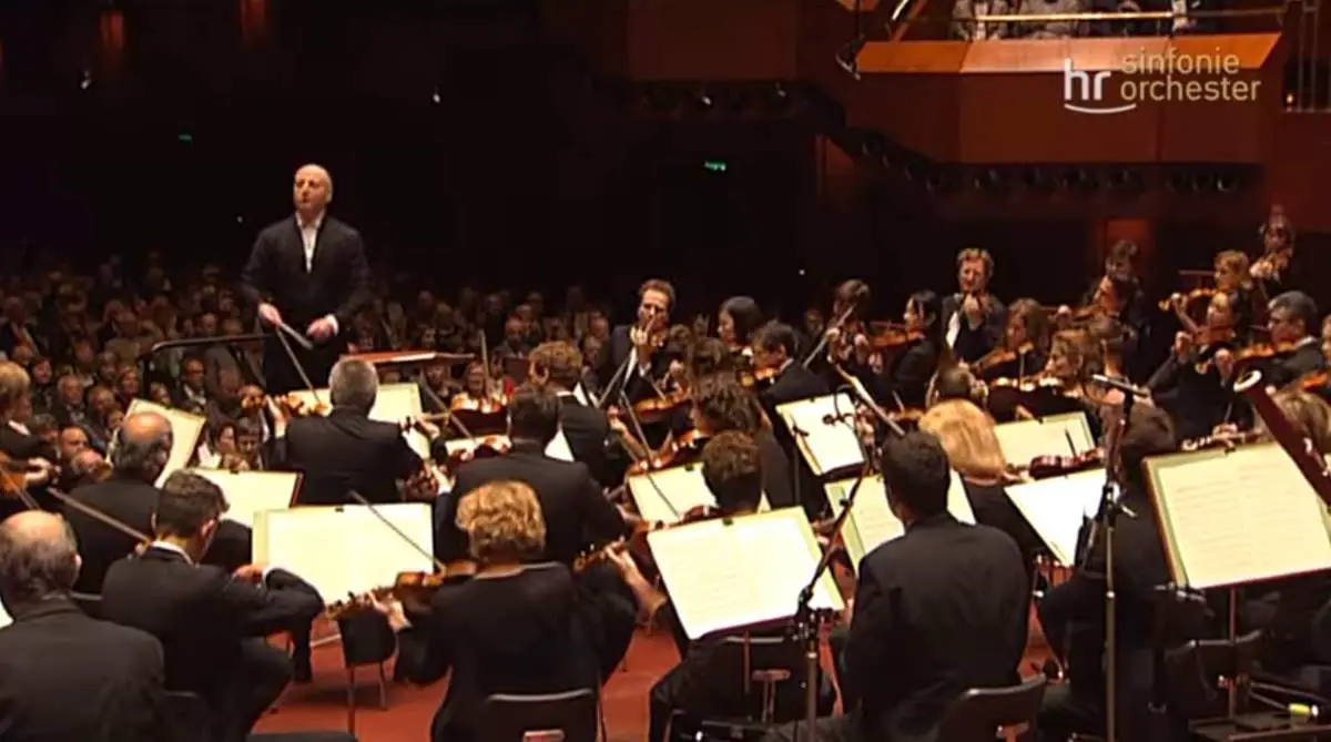  hr  Sinfonieorchester  performs Mendelssohn s Symphony No 4 