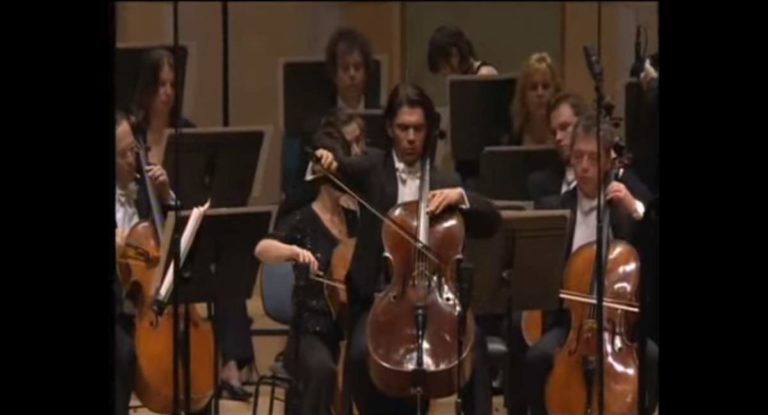 Capuçon performs Robert Schumann's Cello Concerto