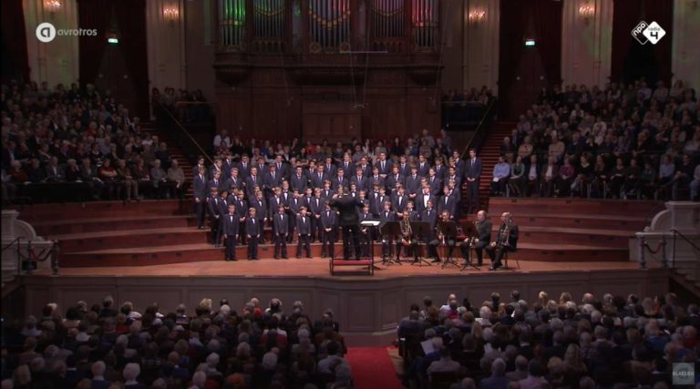 Windsbacher Knabenchor sings German Christmas carols