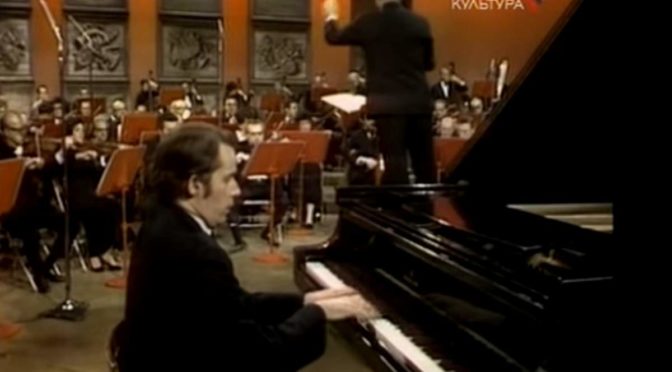 Glenn Gould performs Ludwig van Beethoven'’s Piano Concerto No. 5