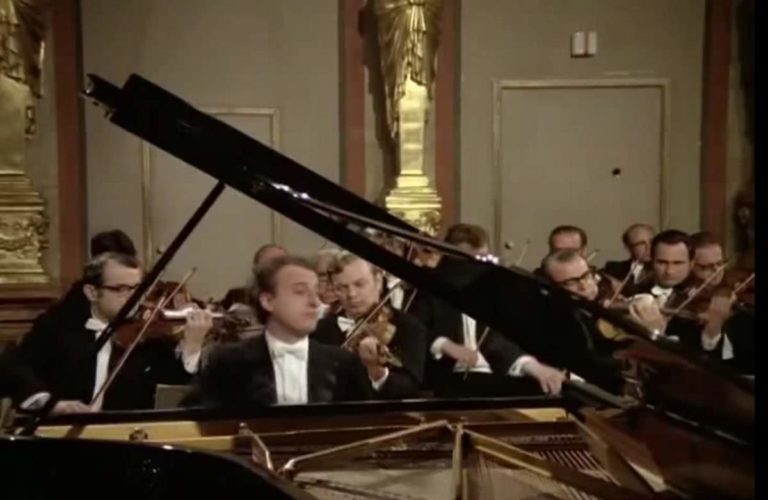 Pollini plays Mozart - Piano Concerto No. 23