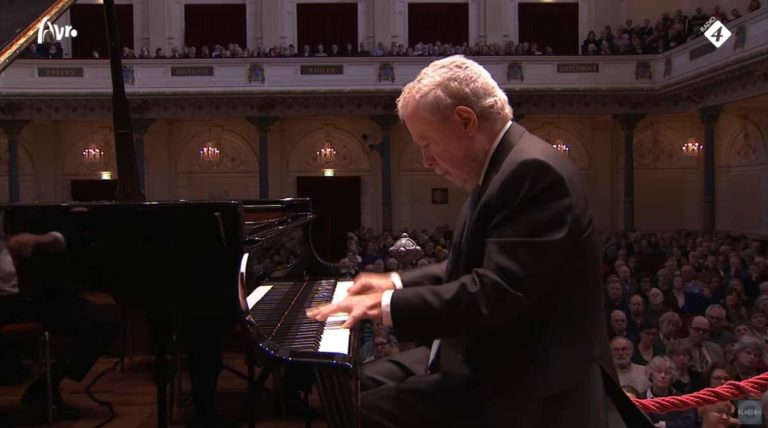 Nelson Freire performs Schumann's Piano Concerto