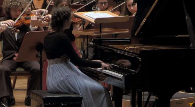 Maja Babyszka performs Gershwin's Rhapsody in Blue