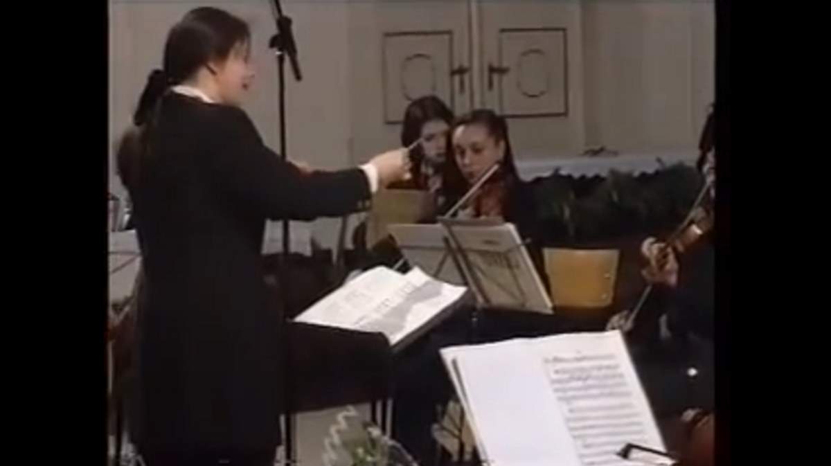 Vienna Philharmonic Women's Orchestra performs Bach's Air
