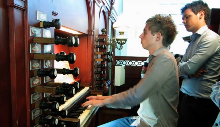 Gert van Hoef performs Bach's Toccata and Fugue