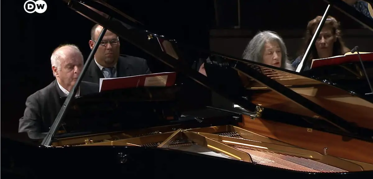 Mozart: Sonata for Two Pianos (Argerich, Barenboim)