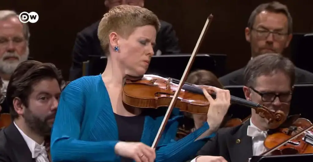 Isabelle Faust performs Beethoven Violin Concerto