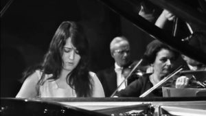 Martha Argerich performs Frédéric Chopin Piano Concerto No. 1