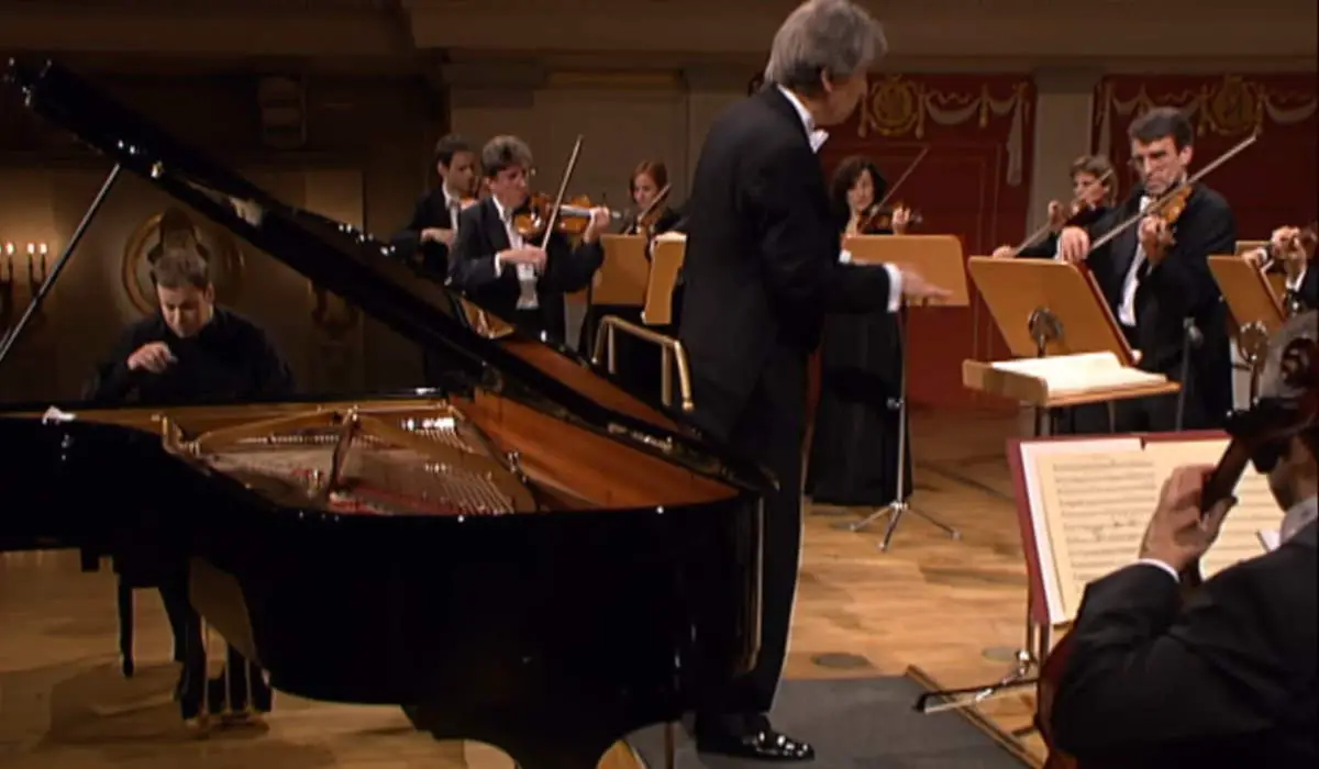 Stefan Vladar performs Mozart Piano Concerto No. 20