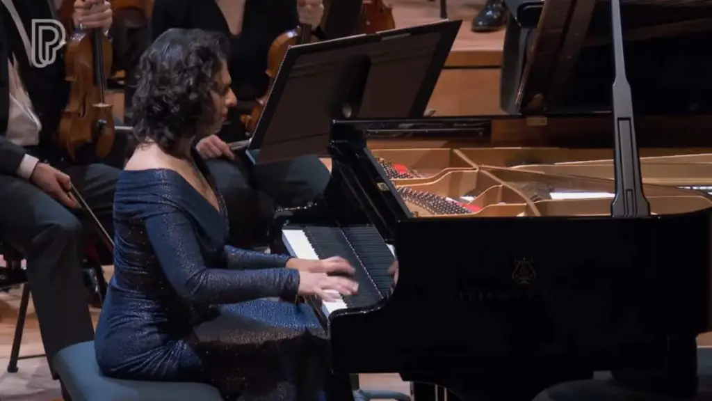 Khatia Buniatishvili performs Tchaikovsky Piano Concerto No. 1