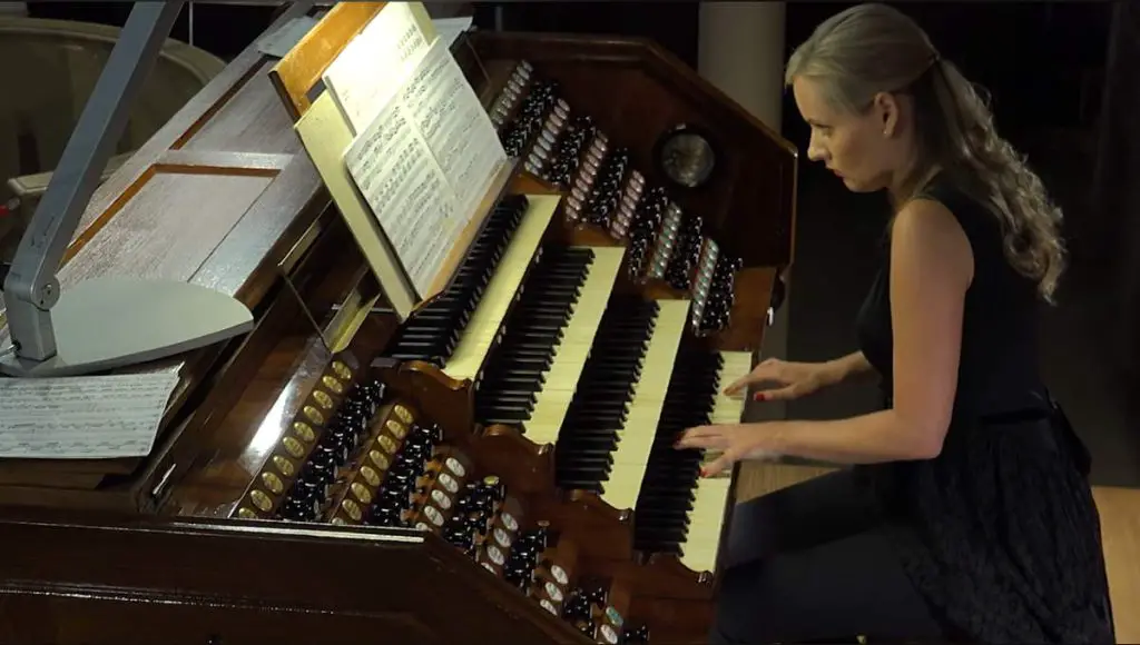 Liene Andreta Kalnciema plays Bach - Toccata and Fugue in D minor BWV 565