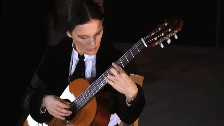 Marija Agic performs Romance Anónimo