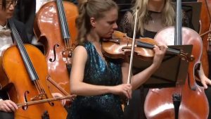 Julia Fischer performs Mendelssohn Violin Concerto