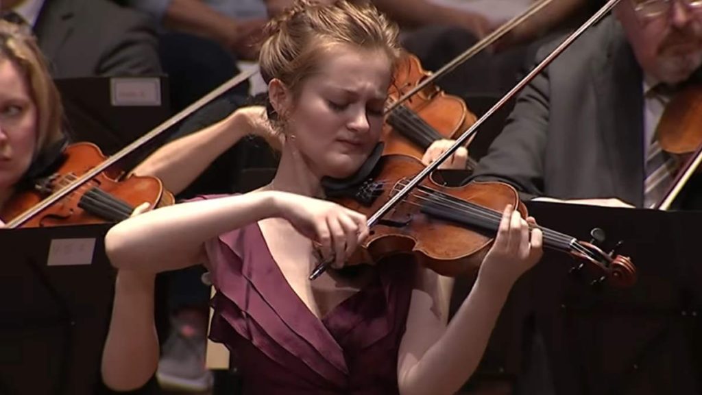 Noa Wildschut performs Mozart Violin Concerto No. 4