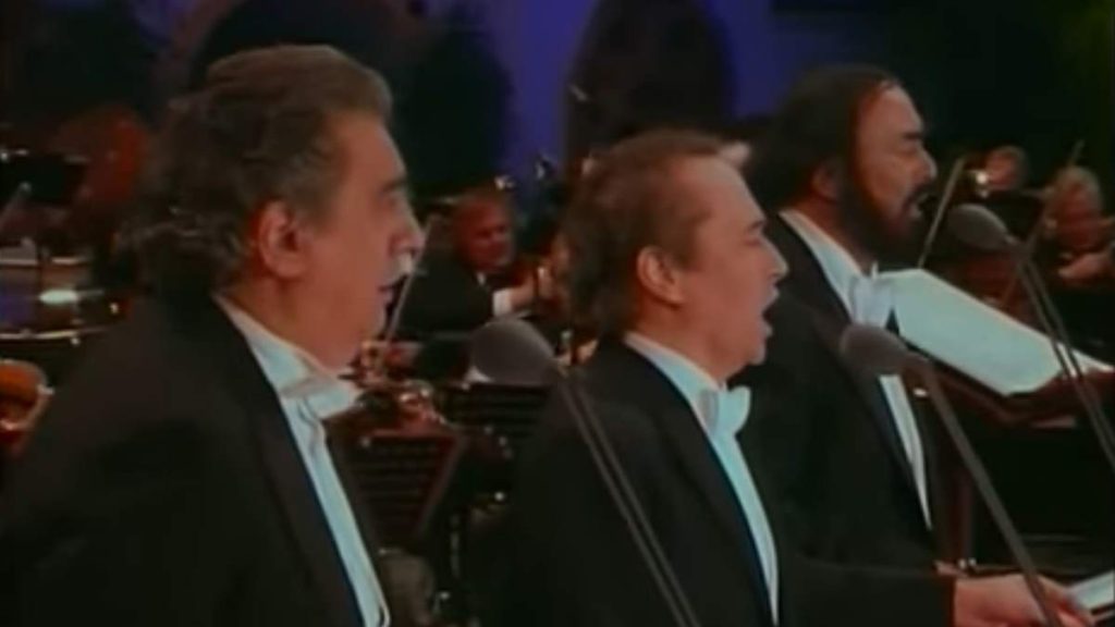 Three Tenors (Luciano Pavarotti, José Carreras, and Plácido Domingo) sing Franz Schubert Ständchen (Serenade)