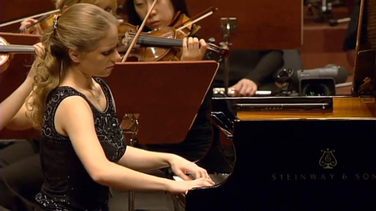 Julia Fischer performs Grieg Piano Concerto