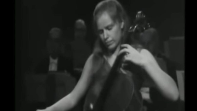 Jacqueline du Pré performs Elgar Cello Concerto