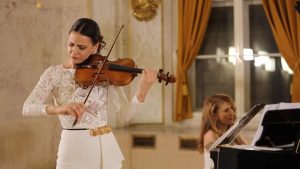 Rusanda Panfili and Donka Angatscheva perform Après un rêve, by Gabriel Fauré
