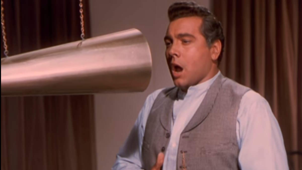 Mario Lanza sings