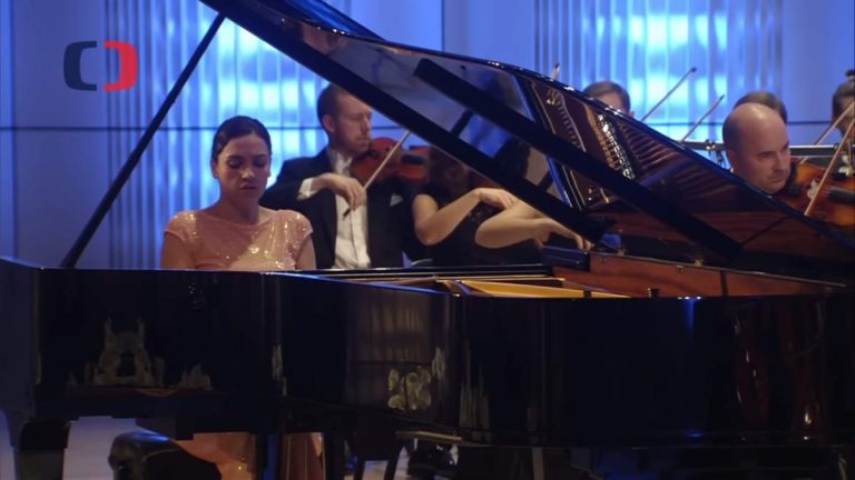 Olga Scheps performs Beethoven Piano Concerto No. 3
